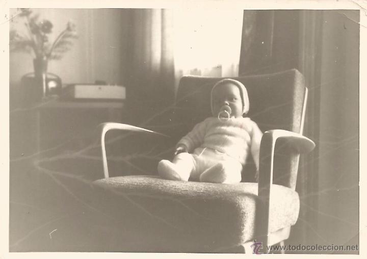 Fotografia antiga: ** B625 - FOTOGRAFIA - BEB&Eacute; SENTADO EN UN SILLON