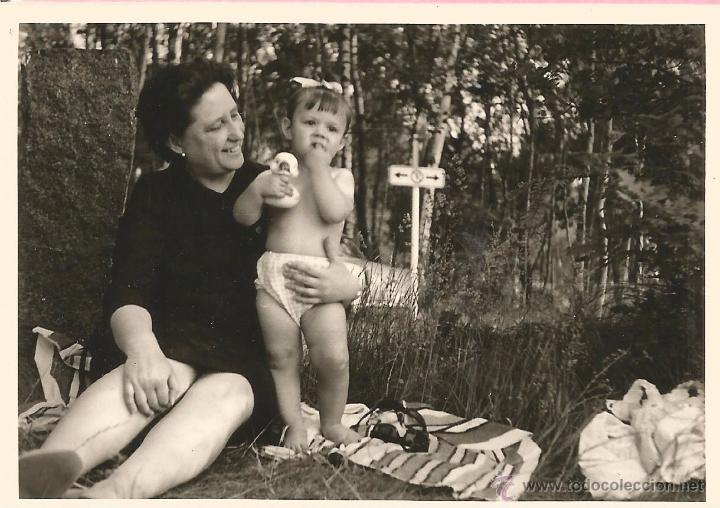 Alte Fotografie: *** M600 - FOTOGRAFIA - SE&Ntilde;ORA CON UNA BONITA NI&Ntilde;ITA