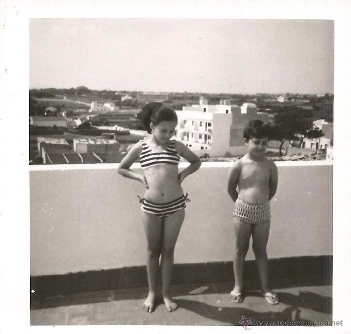 Alte Fotografie: ** G795 - FOTOGRAFIA - PAREJITA EN BA&Ntilde;ADOR EN UNA TERRAZA - RF. FL17