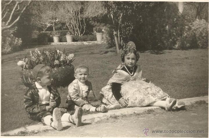 Fotograf&iacute;a antigua: :::: LL109 - FOTOGRAFIA - TRES PRECIOSOS FALLERITOS - 1967 - 18 X 12 CM.