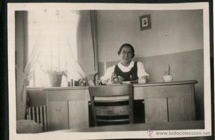 Fotograf&iacute;a antigua: lola en su despacho de 1944 - Foto 1