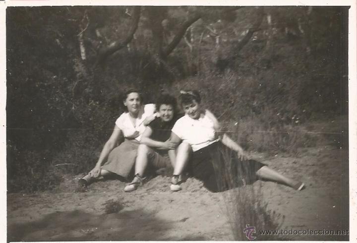 Alte Fotografie: ** M757 - FOTOGRAFIA - TRES AMIGAS EN EL CAMPO