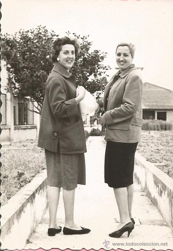 Alte Fotografie: ** M766 - FOTOGRAFIA - DOS AMIGAS DE PASEO
