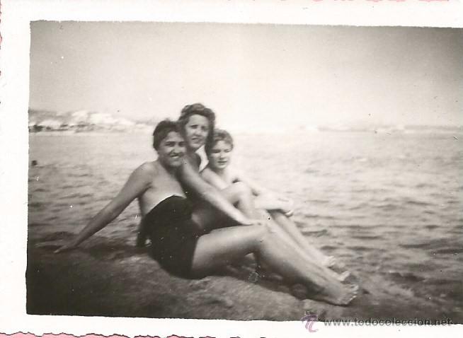 Antique Photography: ** M696 - FOTOGRAFIA - TRES AMIGAS EN BA&Ntilde;ADOR AL LADO DEL MAR