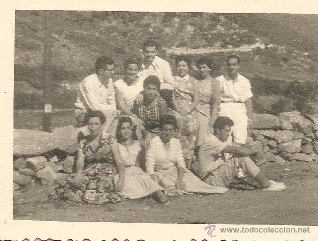Antique Photography: ** M698 - FOTOGRAFIA - GRUPO DE AMIGOS - 1955