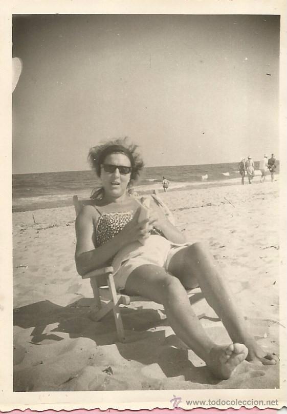 Fotograf&iacute;a antigua: :::: M642 - FOTOGRAFIA - SE&Ntilde;ORA EN LA PLAYA