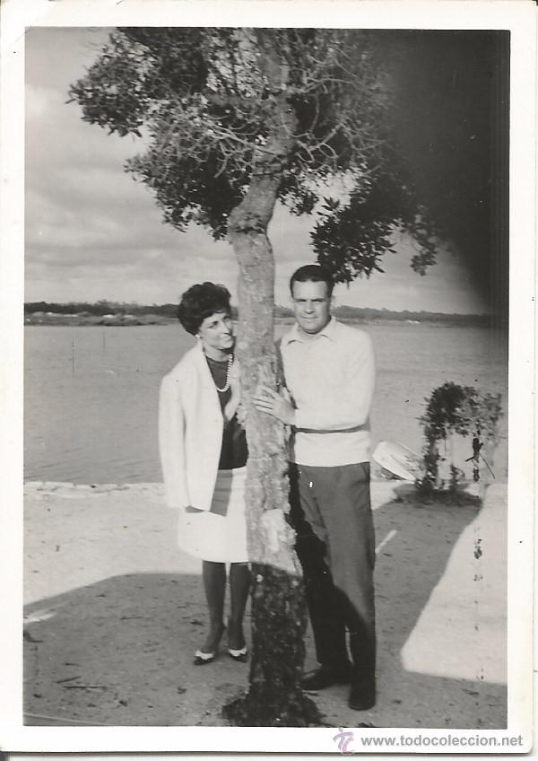 Antique Photography: *** M884 - FOTOGRAFIA - PAREJA JUNTO A UN ARBOL