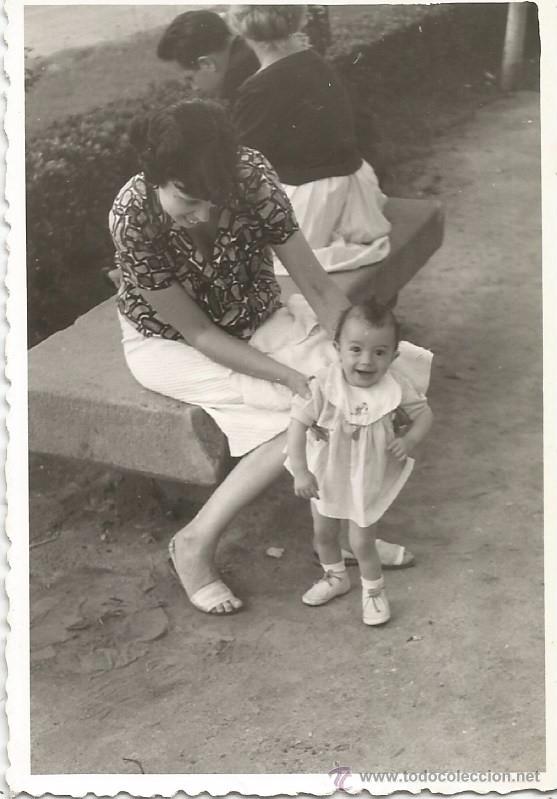 Alte Fotografie: :::: R36 - FOTOGRAFIA - SE&Ntilde;ORA CON SU NI&Ntilde;ITA