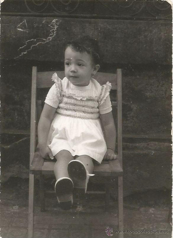 Alte Fotografie: ** R70 - FOTOGRAFIA - BONITA NI&Ntilde;ITA SENTADA EN UNA SILLA - RF. 1508