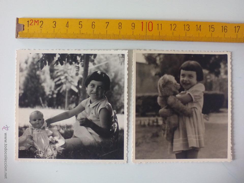 Fotografia antica: Lote de 2 fotograf&iacute;as antiguas de los a&ntilde;os 50, ni&ntilde;a con mu&ntilde;eca y osito . Foto antigua.