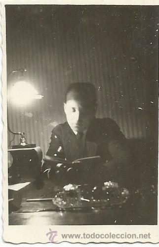 Alte Fotografie: ** FP08 - FOTOGRAFIA PEQUE&Ntilde;O FORMATO - SE&Ntilde;OR LEYENDO - 6,2 X 4,2 CM. ++