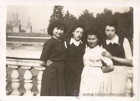 Alte Fotografie: ** FP27 - FOTOGRAFIA PEQUE&Ntilde;O FORMATO - CUATRO AMIGAS - 6 X 4,5 CM.