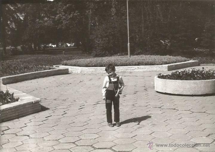 Antique Photography: *** QA248 - FOTOGRAFIA - JOVENCITO EN UN PARQUE