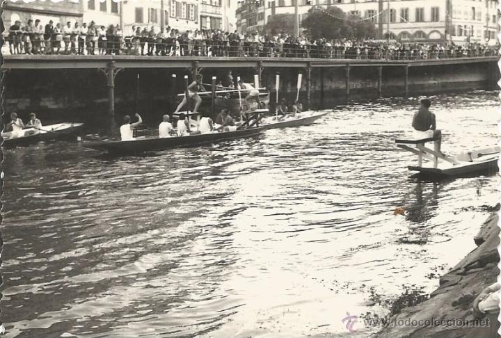 Fotografia antiga: ** E757 - FOTOGRAFIA - COMPITIENDO EN UN RIO