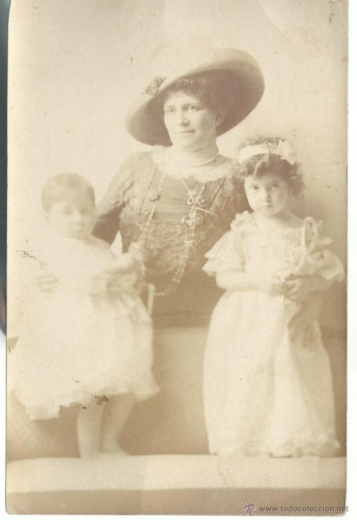 Fotograf&iacute;a antigua: FOTOGRAFIA POSTAL ANTIGUA DE UNA DAMA CON SUS HIJOS FOTO G. MITSCHE -LAUSANA