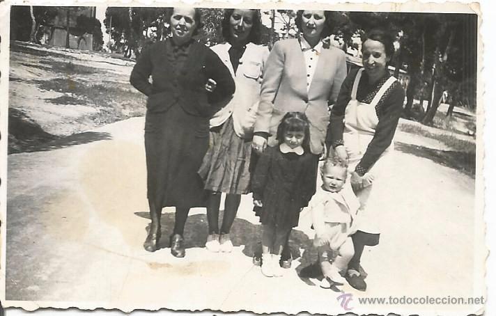 Alte Fotografie: ** H176 - FOTOGRAFIA - CUATRO AMIGAS CON DOS NI&Ntilde;ITAS
