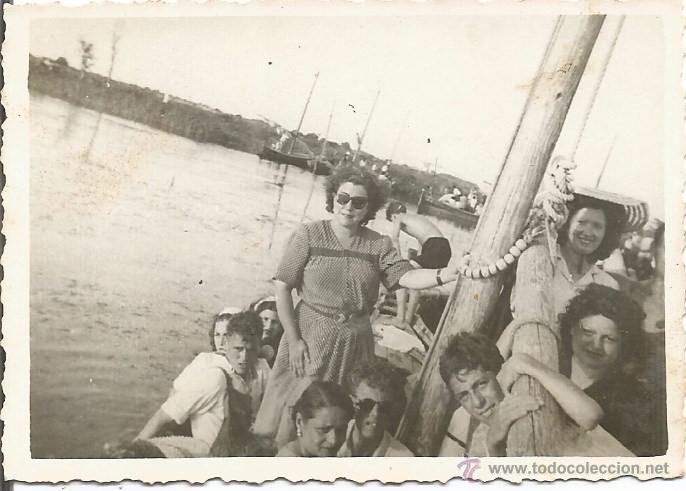 Alte Fotografie: ** H192 - FOTOGRAFIA - GRUPO DE GENTE EN UNA BARCA
