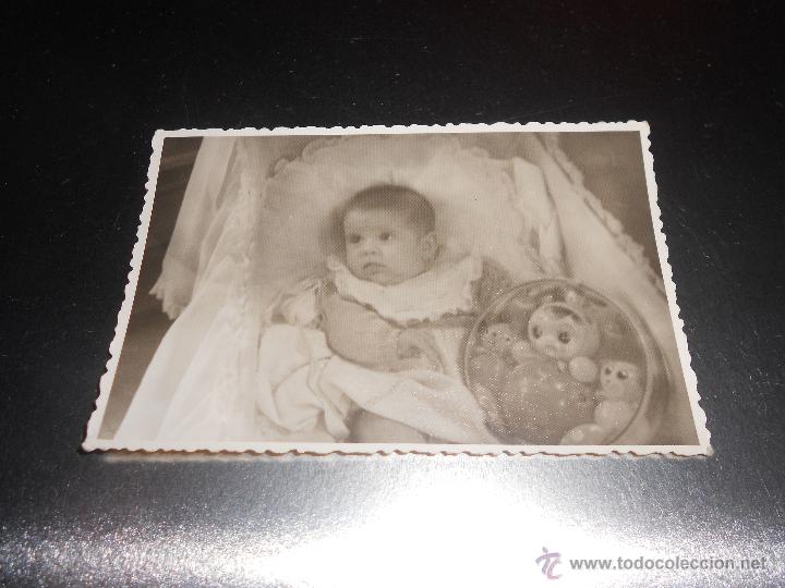 Fotograf&iacute;a antigua: FOTOGRAFIA ANTIGUA O RETRATO DE UN BEBE EN SU CUNA POSANDO - SIN FECHAR