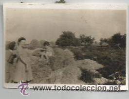Antique Photography: *** FP491 - PEQUE&Ntilde;A FOTOGRAFIA - DOS SE&Ntilde;ORAS CON UN NI&Ntilde;O - 6,5 X 4,5 CM.