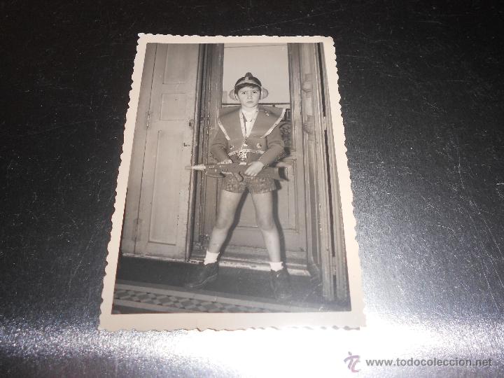 Photographie ancienne: FOTOGRAFIA ANTIGUA NI&Ntilde;O DE EPOCA DISFRAZADO DE POLICIA O MILITAR - FECHADA EN 1959