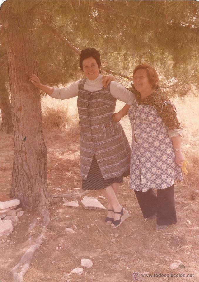 Fotograf&iacute;a antigua: ** H460 - FOTOGRAFIA - DOS AMIGAS EN EL CAMPO