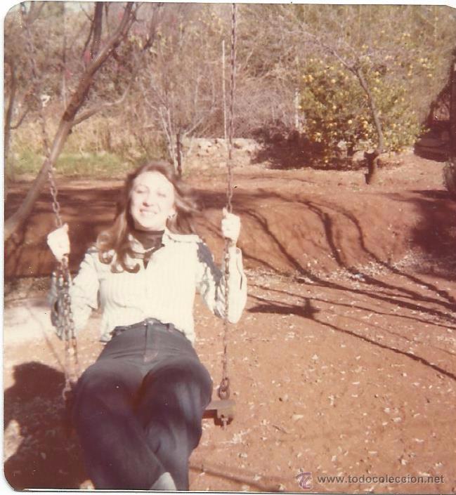 Fotograf&iacute;a antigua: :::: H61 - FOTOGRAFIA - JOVEN MONTADA EN UN COLUMPIO