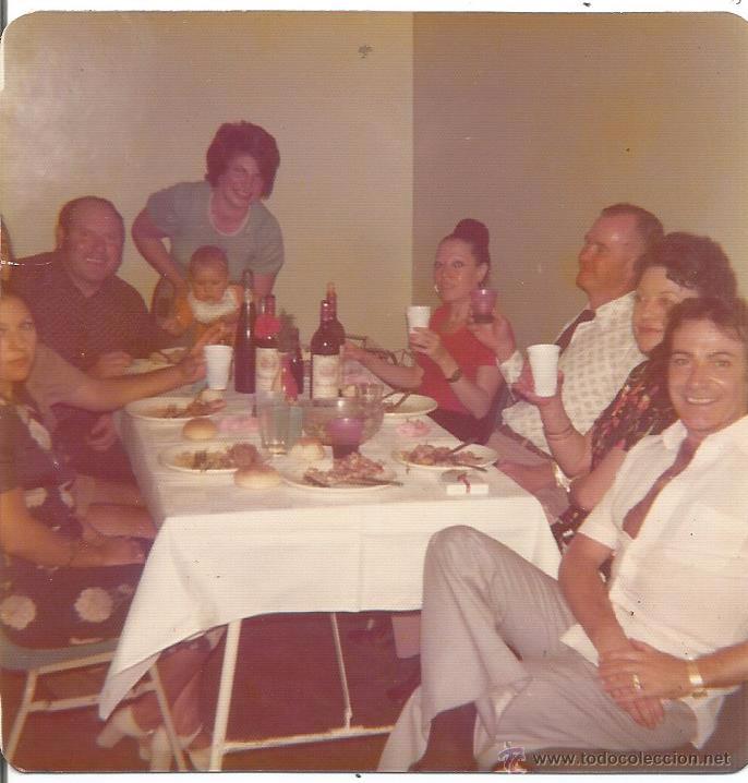 Fotograf&iacute;a antigua: :::: H68 - FOTOGRAFIA - GRUPO DE AMIGOS EN UNA COMIDA