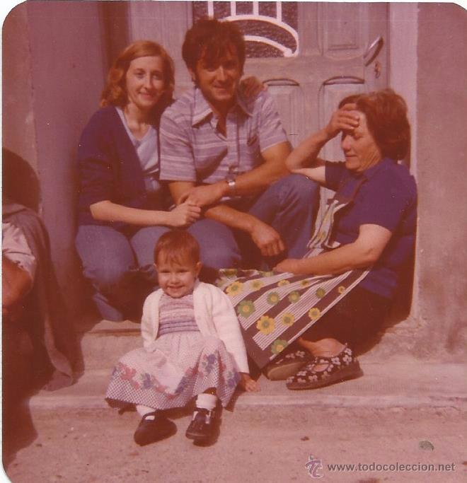 Antique Photography: ** H604 - FOTOGRAFIA - GRUPO FAMILIAR SENTADOS EN LA ENTRADA DE CASA