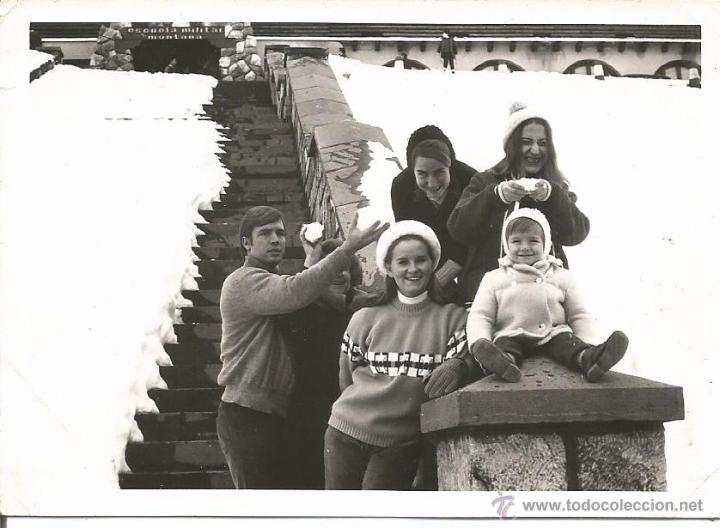 Alte Fotografie: ^^^ H386 - FOTOGRAFIA - GRUPO DE JOVENCITOS EN UN PAISAJE NEVADO