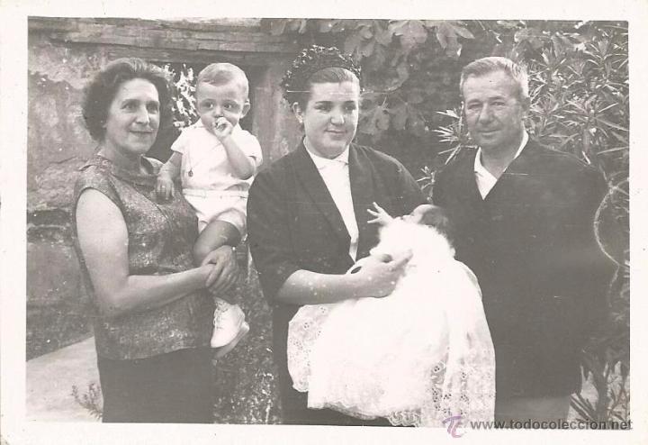 Alte Fotografie: ** H722 - FOTOGRAFIA - TRES ADULTOS CON DOS NI&Ntilde;ITOS