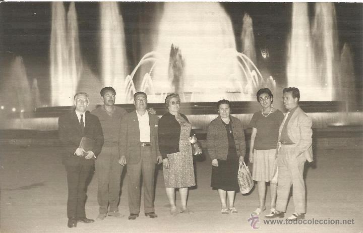 Antique Photography: ** H598 - FOTOGRAFIA - GRUPO DE AMIGOS DELANTE DE UNA FUENTE - RF. V60