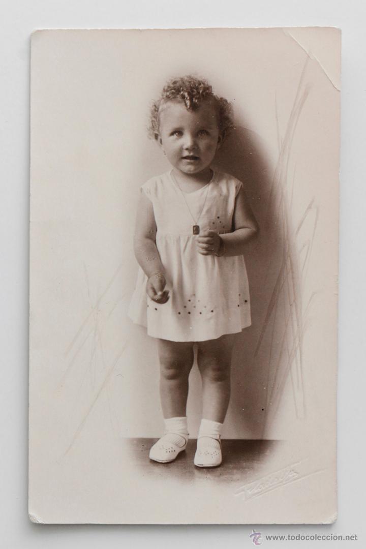 Photographie ancienne: Carmencita a los 18 meses. Sello del fot&oacute;grafo. 1934