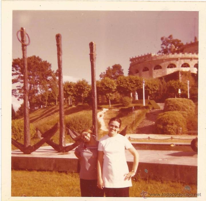 Fotografia antiga: ** V437 - FOTOGRAFIA - DOS AMIGAS EN BONITO PAISAJE