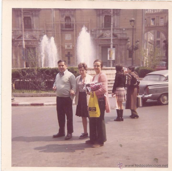 Fotografia antiga: ** V461 - FOTOGRAFIA - TRES AMIGOS JUNTO A UNA FUENTE