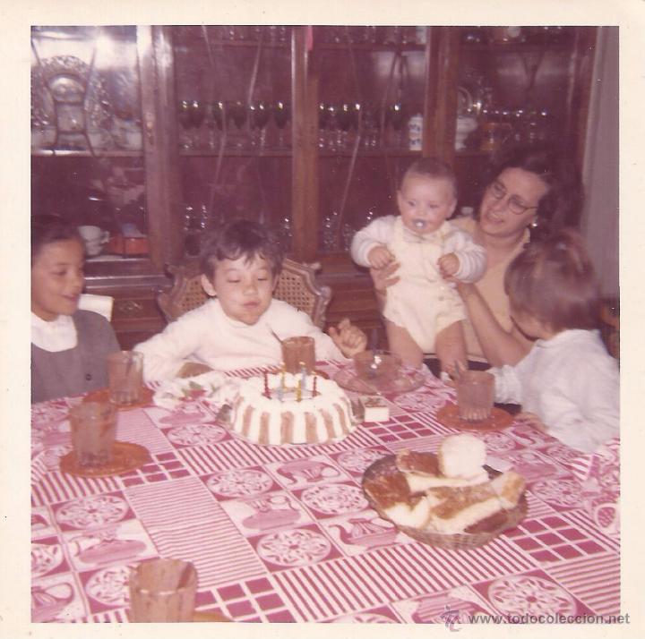 Fotografia antiga: ** V466 - FOTOGRAFIA - NI&Ntilde;ITOS EN UNA FIESTA DE CUMPLEA&Ntilde;OS