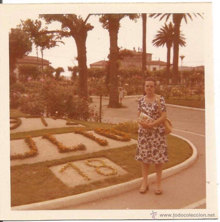 Fotografia antiga: ** V471 - FOTOGRAFIA - SE&Ntilde;ORA EN BONITO PAISAJE