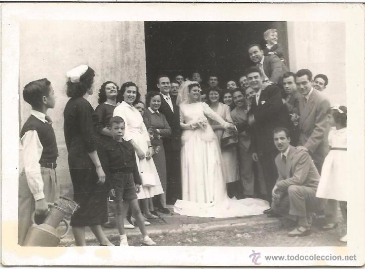 Fotograf&iacute;a antigua: :::: J116 - FOTOGRAFIA - PAREJA DE NOVIOS JUNTO A SUS AMIGOS Y FAMILIARES