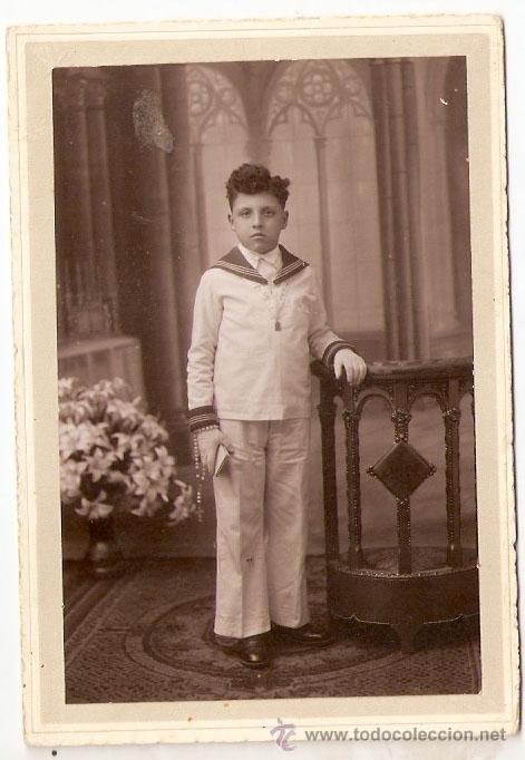 Fotografia antica: Ni&ntilde;o vestido de comunion.  Fhoto Studio Vilaseca. Barcelona.11,3 x 16,5 . Buen estado. Vell i Bell