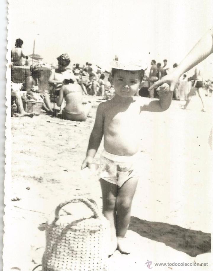 Fotograf&iacute;a antigua: ** J171 - FOTOGRAFIA - NI&Ntilde;ITO EN LA PLAYA