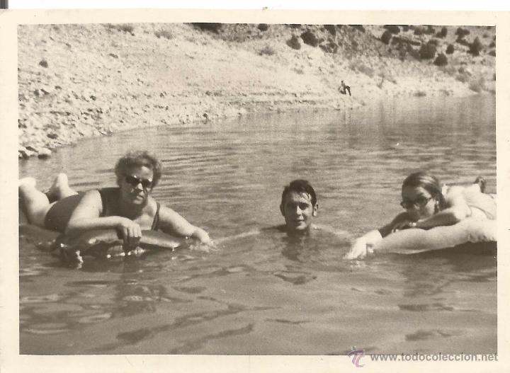 Alte Fotografie: ** J198 - FOTOGRAFIA - TRES AMIGOS TOMANDO EL BA&Ntilde;O