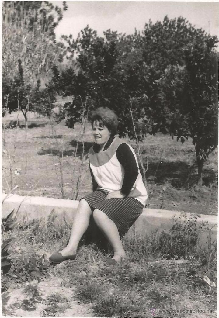 Alte Fotografie: ** J189 - FOTOGRAFIA - SE&Ntilde;ORA EN EL CAMPO