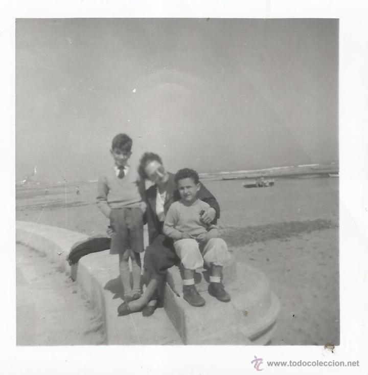 Alte Fotografie: ** V488 - FOTOGRAFIA  - SE&Ntilde;ORA CON DOS JOVENCITOS