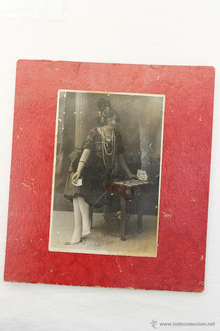 Fotograf&iacute;a antigua: FOTOGRAFIA DAMA CON MANTILLA CON BARAJA ESPA&Ntilde;OLA