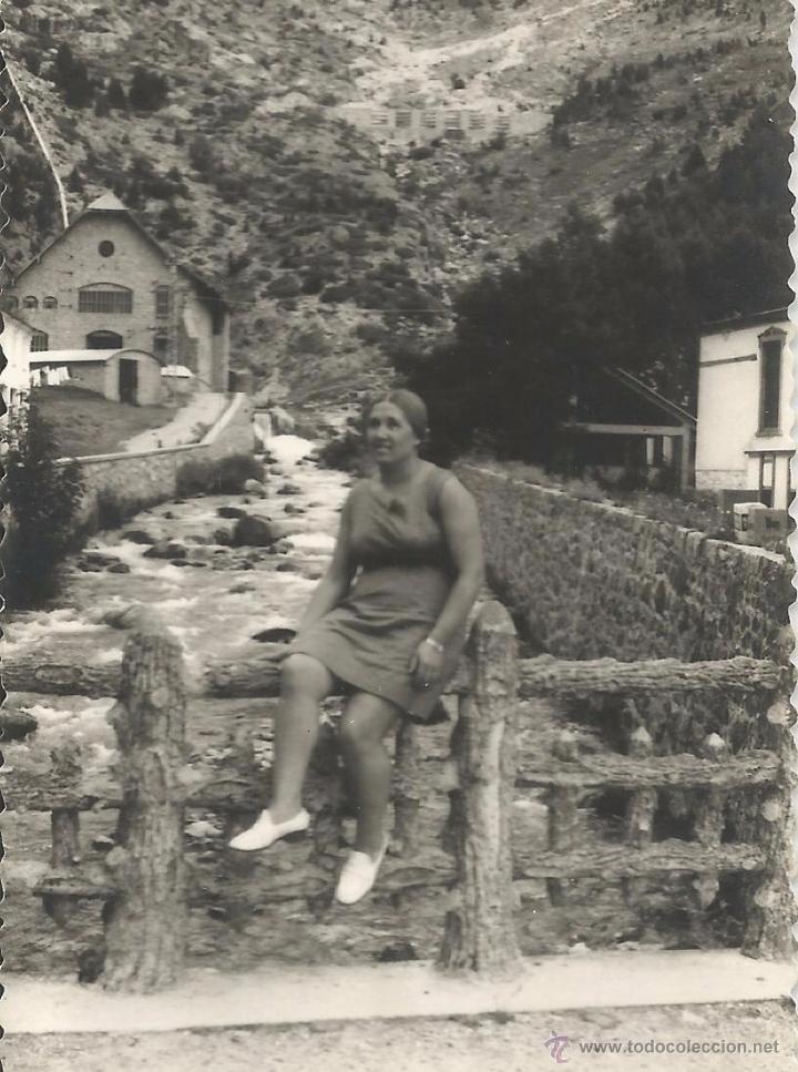 Alte Fotografie: ** J410 - FOTOGRAFIA - SE&Ntilde;ORA EN BONITO PAISAJE