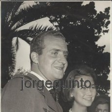 Fotografía antigua: SS.AA.RR. LOS PRÍNCIPES DE ESPAÑA. SAN LUCAR DE BARRAMEDA. 8 OCTUBRE 1972. FOTÓGRAFO STUDIO RICARDO.