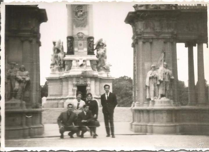 Fotografia antica: ** J449 - FOTOGRAFIA - GRUPO DE AMIGOS EN BONITO PAISAJE