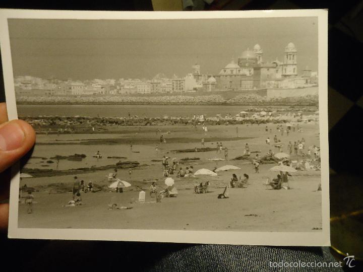Fotografia antiga: ANTIGUA FOTOGRAFIA DE LA CIUDAD DE CADIZ - VISTA CASCO ANTIGUO DESDE LA PLAYA DE SANTA MARIA DEL MAR