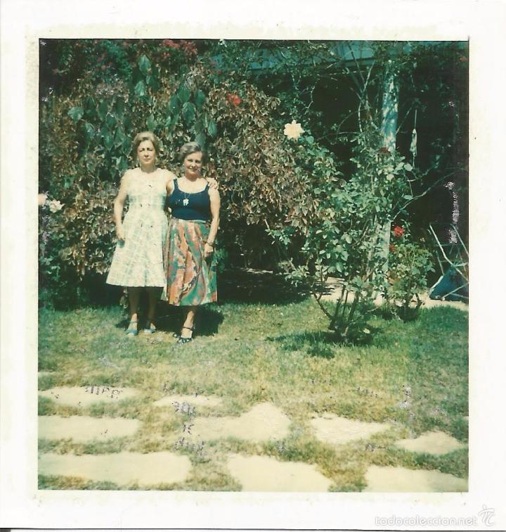 Alte Fotografie: ** J612 - FOTOGRAFIA - DOS AMIGAS EN UN JARDIN