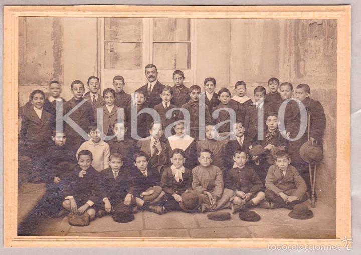Fotografia antiga: ANTIGUA FOTOGRAFIA GRUPO DE 32 NI&Ntilde;OS CON PROFESOR &middot;&middot; 16X11 CMS &middot;&middot; A&Ntilde;OS 20