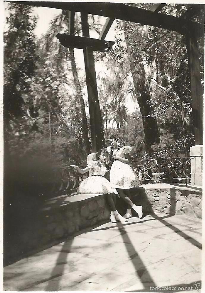 Fotografia antica: :::: QA797 - FOTOGRAFIA - DOS BONITAS JOVENCITAS - 1956
